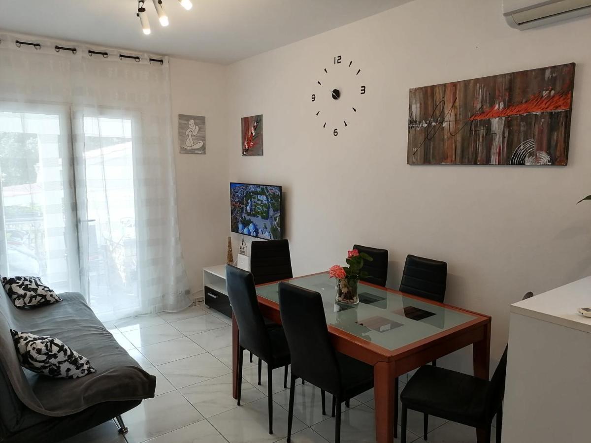 Apartment Lavanda Nova Ražanj Exterior foto
